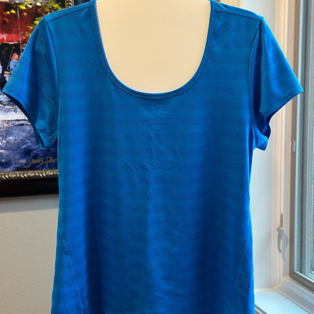 Get TWO FOR ONE Active Wear Workout or Excersise Tops. Size LARGE